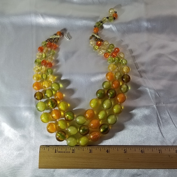 3 strand beaded necklace. Multicolor peach, green, tangerine. Circa 1950s/1960s. - Picture 11 of 14